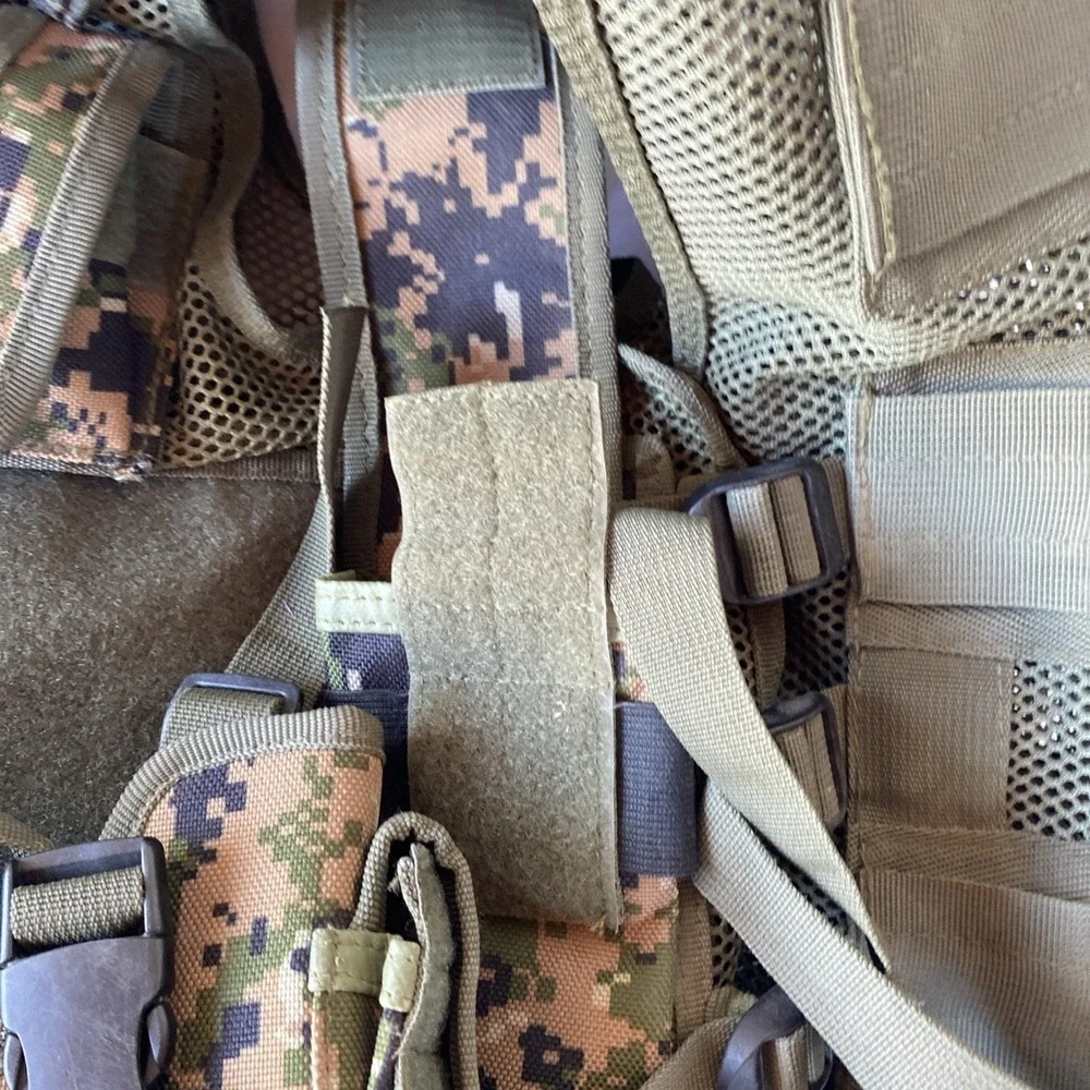 Military Combat Vest Digital Pattern‎ Multipule Pockets Gun Holster Clip Pockets